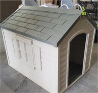 SUNCAST PLASTIC DOGHOUSE