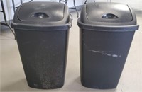 PAIR OF PLASTIC TRASH CANS WITH LIDS