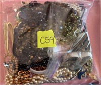 845 - MIXED LOT OF COSTUME JEWELRY (C59)