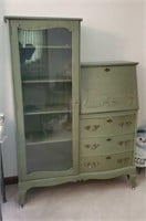 Beautiful green display case approx 4 ft wide x