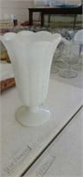 Beautiful white vase approx 10 inches tall