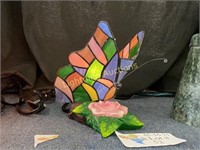 STAINED GLASS BUTTERFLY ACCENT LAMP