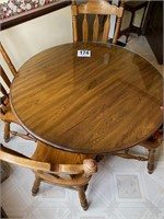Oak Table with Leaf & (4) Chairs (Kitchen)