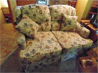 Floral Pattern Loveseat w/ (2) Matching Pillows