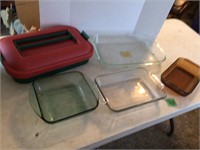 glass bakeware & carrier, (do not fit in carrier)