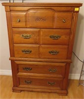 BROYHILL OAK 5 DRAWER CHEST ON CHEST