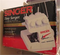 SINGER TINY SERGER - ORIGINAL BOX