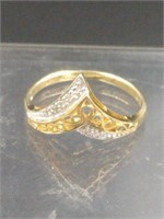 10KP Gold with White Sapphire Ring SZ 5.5