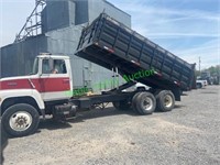 1987 Ford L9000 Hoist Bed Truck