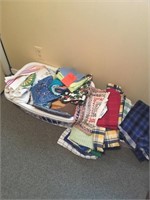 Lot of towels, placemats, hot pads, dish rags etc