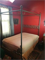 METAL CANOPY BED