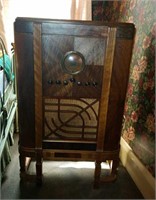 VICTOR ART DECO RADIO