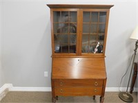 Antique Wooden Desk With Key