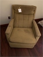 nice recliner needs cleaning but great piece