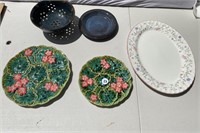 Lot of assorted plates/strainer