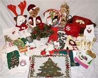LOT - CHRISTMAS DECORATIONS AND LINENS
