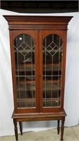 2-DOOR CABINET WITH LEADED GLASS DOORS