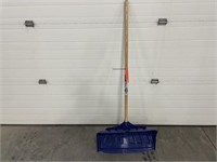 24" Snow Shovel w/ Wood Handle