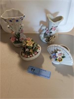 Miniature vases and figurine lot of 4