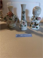 Miniature vases and figurine - lot of 3