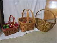Christmas Ornaments & Nice Baskets - Pick up only