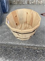 Wood decorative tub