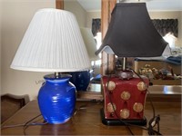 2 bedside lamps with shades