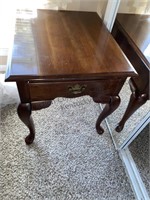 Broyhill single drawer (intact) wood end table,