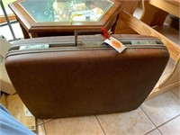 SEARS COUIWR VINTAGE SUITCASE