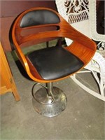 MID-CENTURY STYLE WOOD PADDED CHAIR W/METAL BASE