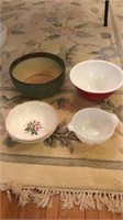 1 Pyrex bowl, 3 floral bowls, 2 large bowls