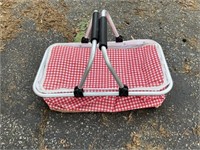 Collapsible picnic basket