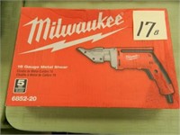 Milwaukee 6852-20  18 Gauge Metal Shear