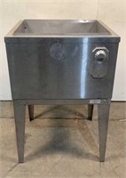 McCann's SS Ice Bin With Stand