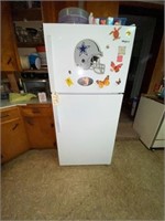 Whirlpool Refrigerator w/Freezer on Top-White