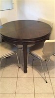 Round kitchen table snd and 4 chairs 40 inch