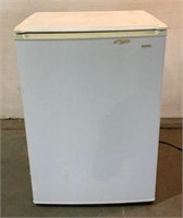 Kenmore Mini Refrigerator 564.94602 400