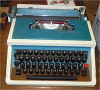 1970s Underwood 315 Typewriter