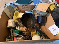 BOX OF VINTAGE BAGS AND KITCHEN STUFF