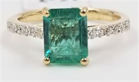 18K Gold Emerald & Diamond Ring, this ring is moun