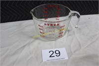 Pyrex 2 Quart Measuring Cup - Mint!