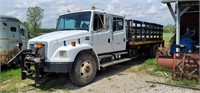 01 Freightliner FL70 Business Class Flatbed Truck