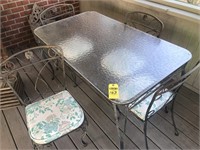 Patio Table w/ 4 Chairs 32"x54"
