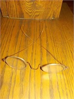 Vintage unmarked eye glasses TV RM