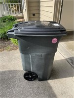 64 gallon large plastic trash can on wheels