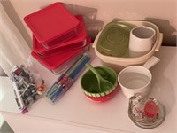 Pyrex and miscellaneous kitchen ware