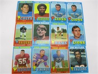 (100) 1971 Topps Football Cards