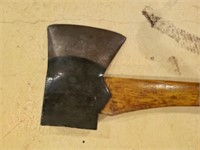 AXE WITH BLUNT END