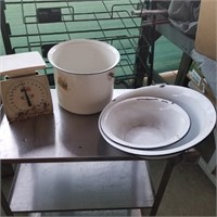 White porcelain lot with scale