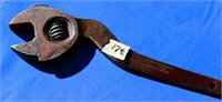 Unusual curved shifting spanner